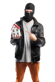¿Puedo vender mi piso ocupado ilegalmente? Desahucio, venta y otros procesos…